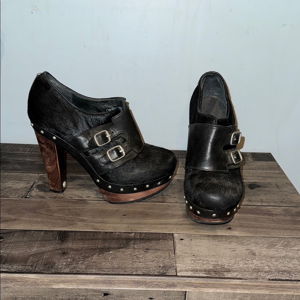 UGG Stylish Black Platform Heels🔥🎶